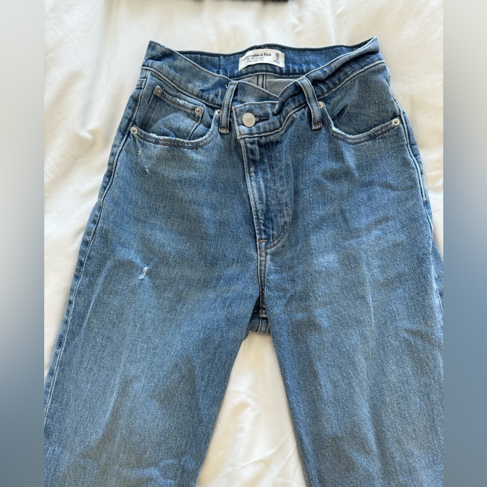 High rise 90s criss cross jeans from Abercrombie!